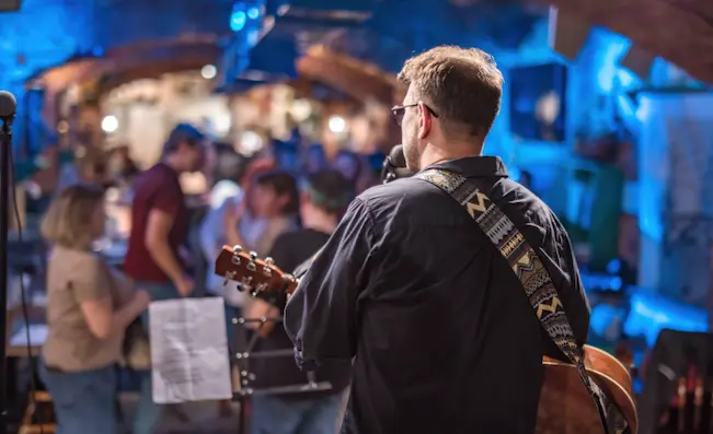 The retro, art-deco ambiance of Foxtrot in Lisbon, offering an elegant, low-key night out. Experience intimate settings and exquisite cocktails during your Shin-Tours Luxury Tours in Lisbon, the perfect way to unwind.